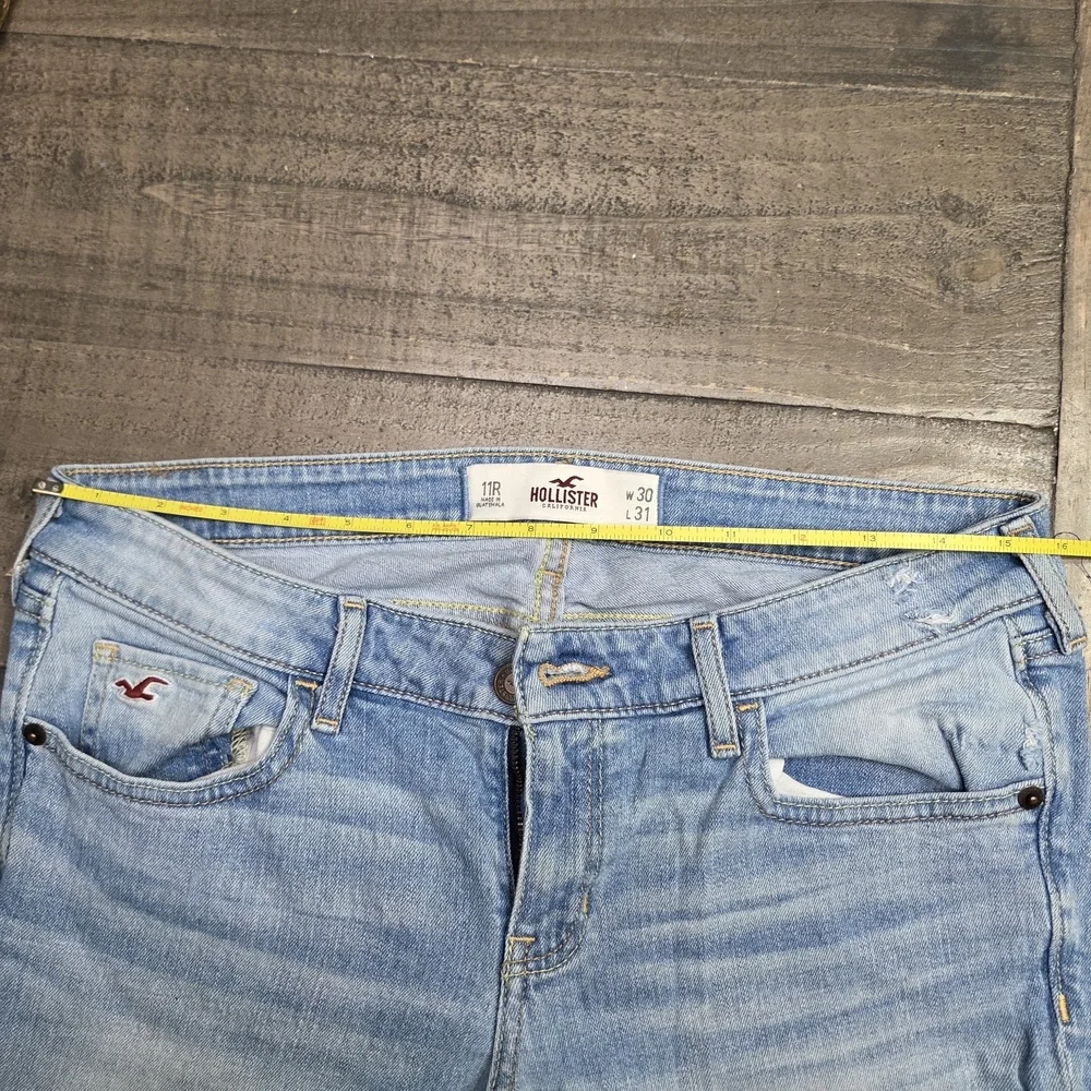 Hollister Women's Light Blue Jeans - Picture 2 of 8